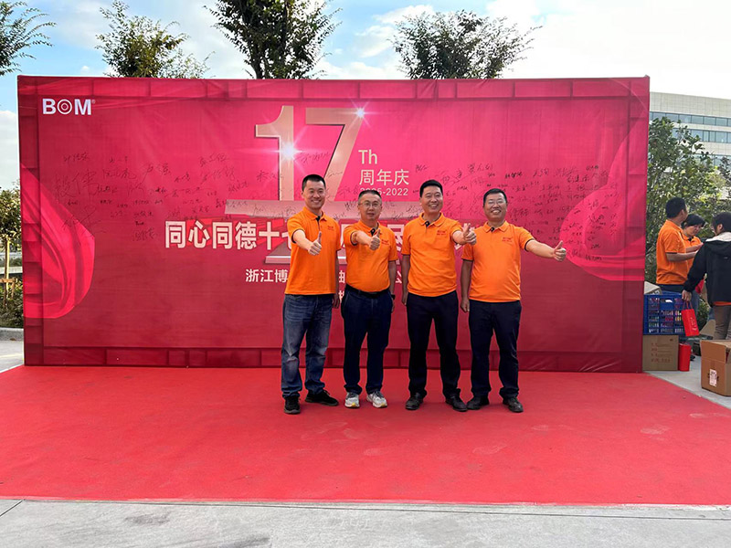 同心同德 盡心盡力
